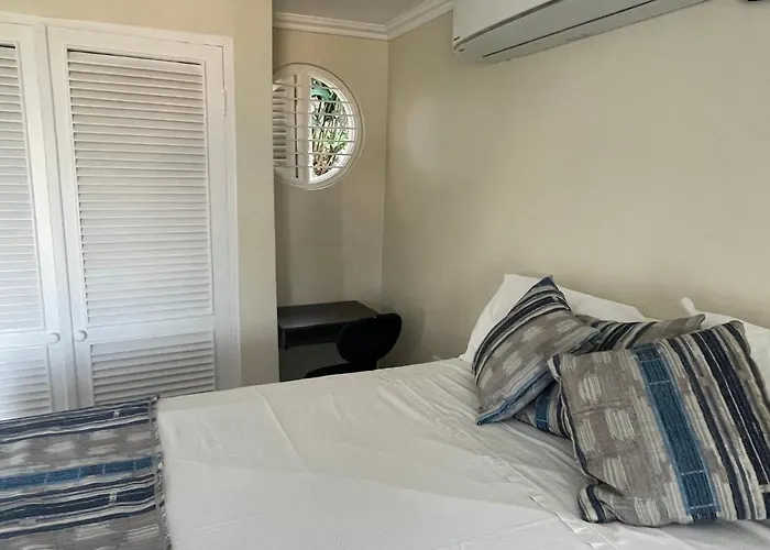 Apartamento Hummingbird Retreat - Luxury Oceanview Apt, 7-minute Walk To *