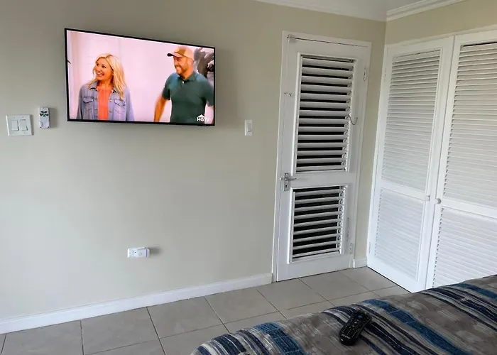 Hummingbird Retreat - Luxury Oceanview Apt, 7-minute Walk To Apartamento