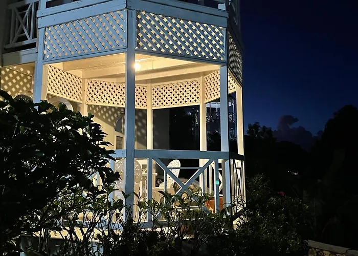 Hummingbird Retreat - Luxury Oceanview Apt, 7-minute Walk To Ocho Ríos