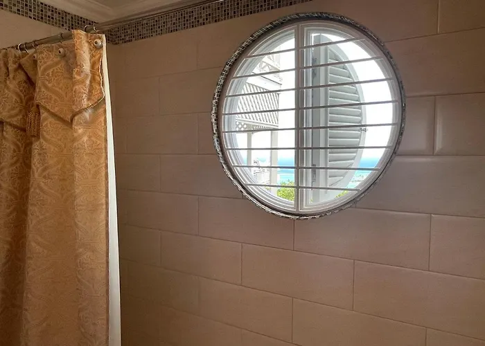 Hummingbird Retreat - Luxury Oceanview Apt, 7-minute Walk To * Ocho Ríos