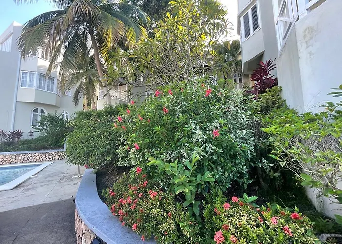 Hummingbird Retreat - Luxury Oceanview Apt, 7-minute Walk To Apartamento Ocho Ríos
