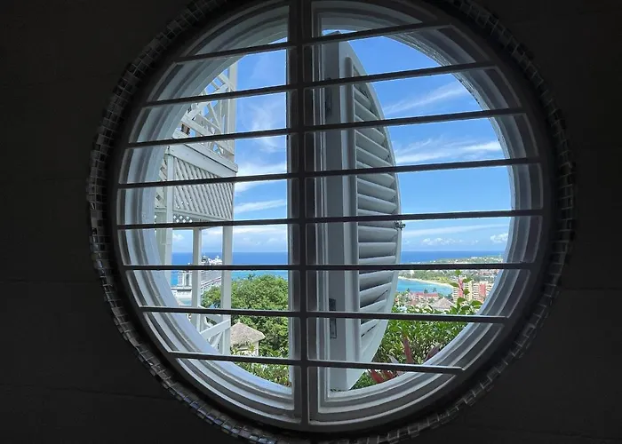 Hummingbird Retreat - Luxury Oceanview Apt, 7-minute Walk To Apartamento *