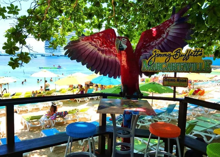 Hummingbird Retreat - Luxury Oceanview Apt, 7-minute Walk To Apartamento Ocho Ríos