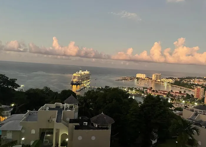 Apartamento Hummingbird Retreat - Luxury Oceanview Apt, 7-minute Walk To