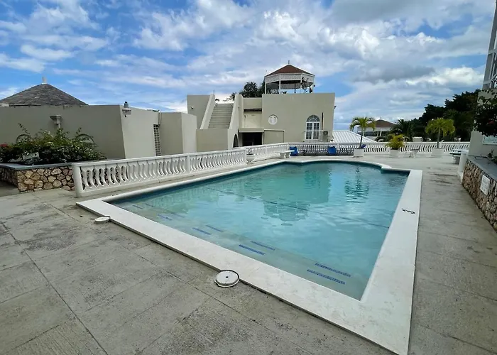 Hummingbird Retreat - Luxury Oceanview Apt, 7-minute Walk To Apartamento *