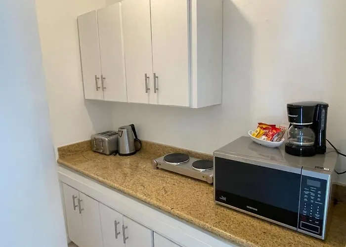Hummingbird Retreat - Luxury Oceanview Apt, 7-minute Walk To Ocho Ríos