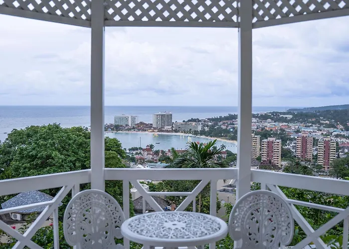Apartamento Hummingbird Retreat - Luxury Oceanview Apt, 7-minute Walk To Ocho Ríos